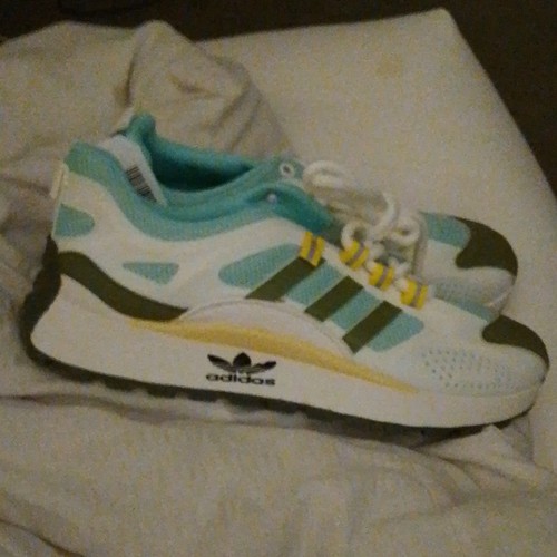 Adidas men low top - low, lace-up